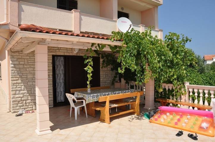 Ferienwohnung für 8 Personen, mit Balkon/Terrasse in Lopar