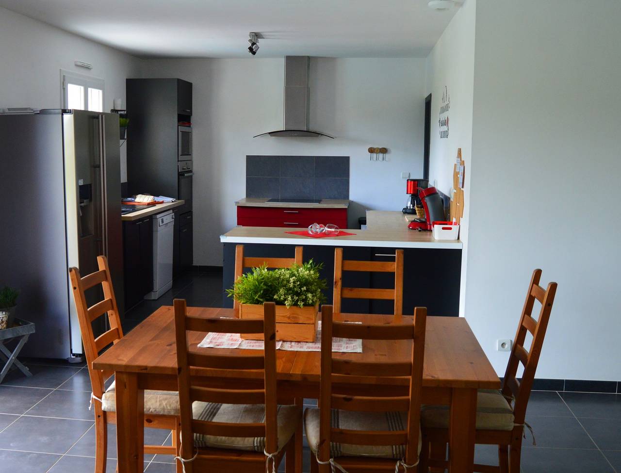 Le fil rouge in Arpaillargues-et-Aureillac, Région de Nîmes