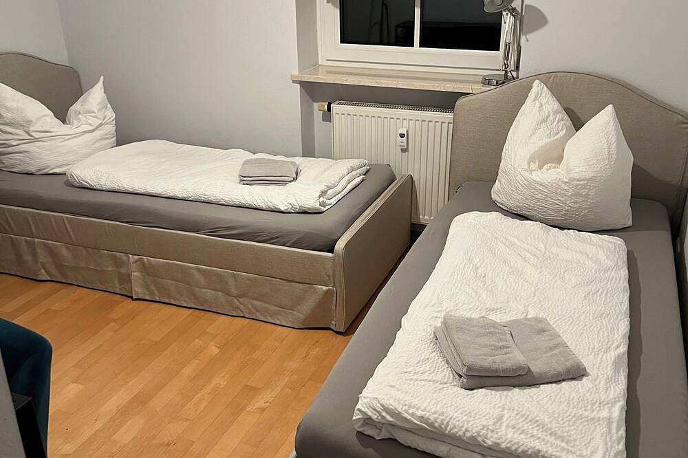 Ganze Wohnung, Geräumige und modern eingerichtete Ferienwohnung für Familien in Bergen in Bergen (Chiemgau), Chiemsee