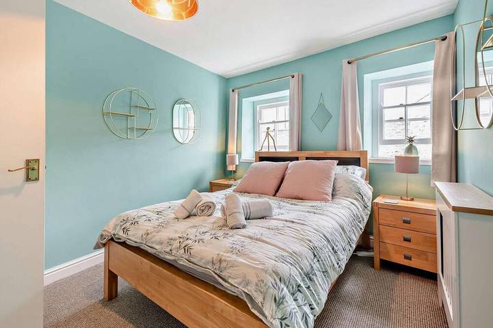 Entire apartment, Riverside Apartment in the heart of the Harbour Town of Aberaeron in Aberaeron, Cardigan Bay