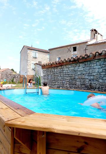 Gîte pour 11 personnes, avec jacuzzi et jardin, animaux acceptés à Vaylats