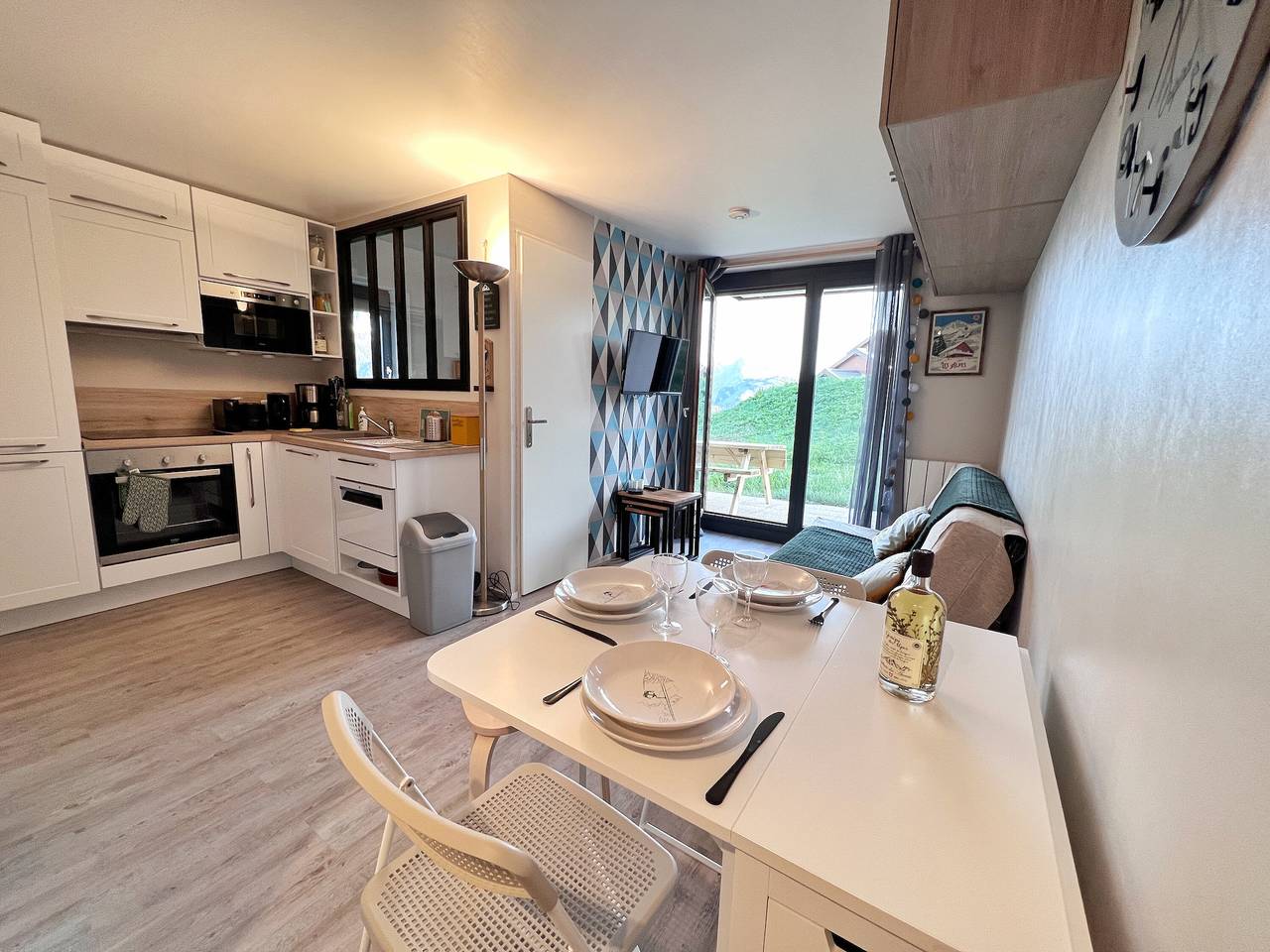 Hel lejlighed, Apartment 'La Cabane De Merdassier' with Balcony and Wi-Fi in Manigod, Annecy Området