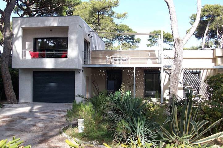 Location de vacances pour 8 personnes, avec balcon et jardin dans Plage Des Pesquiers Hyeres