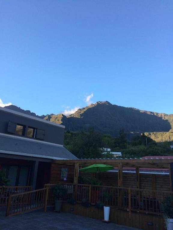 Location de vacances pour 5 personnes, avec vue ainsi que piscine et terrasse à Cilaos - 4