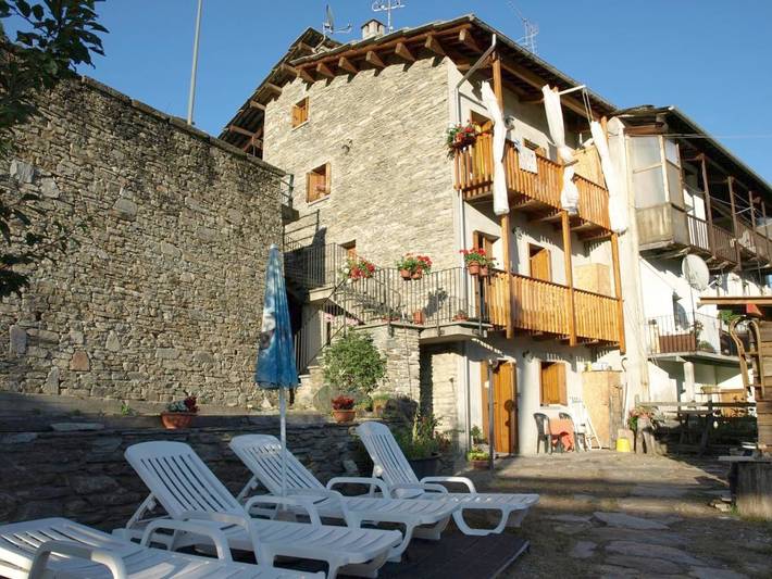 Location de vacances pour 2 personnes, avec jardin et vue à Ostana - 2