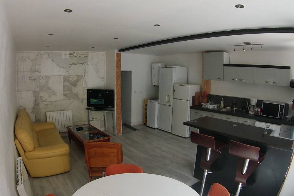 A floor for each one. Home; 3 rooms, 3 bathrooms, 4Wc. Down town. Patio in Le Havre, Le Havre und Umgebung