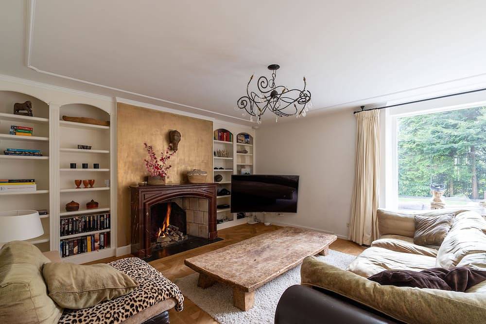 Luxuriöse 450 m² große Ferienvilla mit 15 m Innenpool und Sauna in Niederländische Nordsee