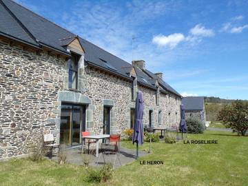 Gîte pour 8 personnes, avec terrasse et jardin dans Lac de Guerlédan