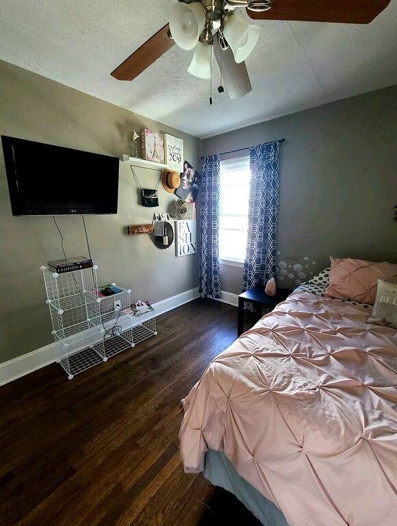 Minimalist Home w/ Yard mins to Airport & Downtown in East Point, Fulton County