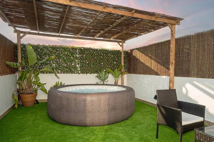 Apartamento de vacaciones para 6 personas, con balcón y jacuzzi - 1