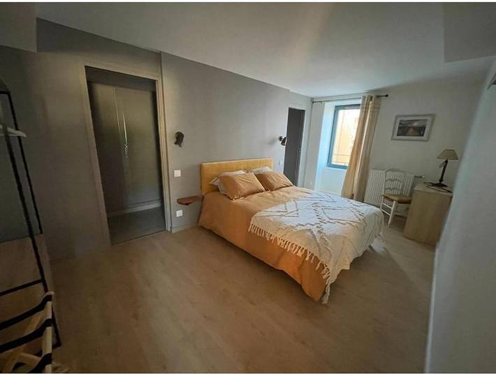 Hôtel pour 6 personnes, avec Terrasse ainsi que Jardin et Vue dans Saint-Bonnet-le-Troncy