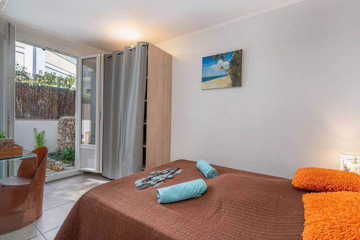 Gîte pour 4 personnes, avec terrasse dans Port De La Pointe Croisette - 2