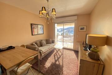 Gîte pour 4 personnes, avec terrasse à Péone