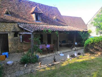 Gîte pour 5 personnes, avec vue ainsi que piscine et terrasse à Coux-et-Bigaroque