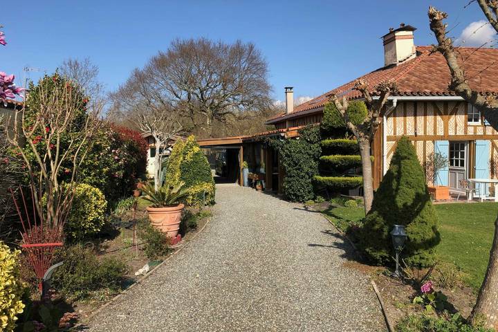 Holiday home for 12 people, with garden and pool - 1