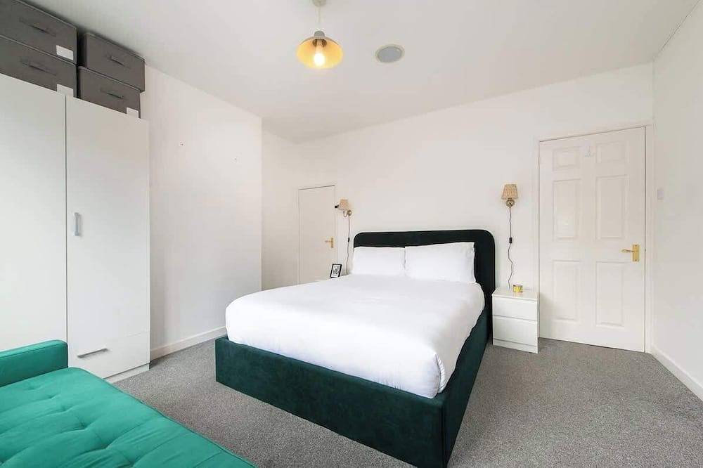 Central 2 Br Cosy House in Warwickshire