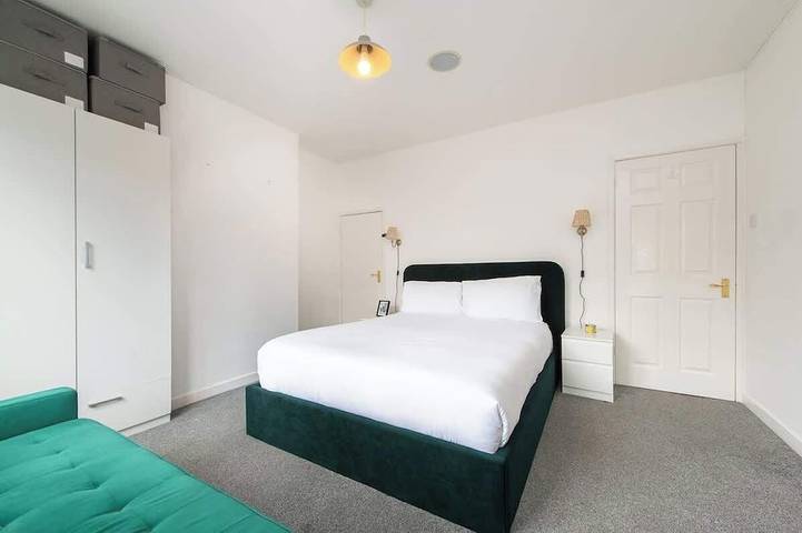 Central 2 Br Cosy House in Warwickshire