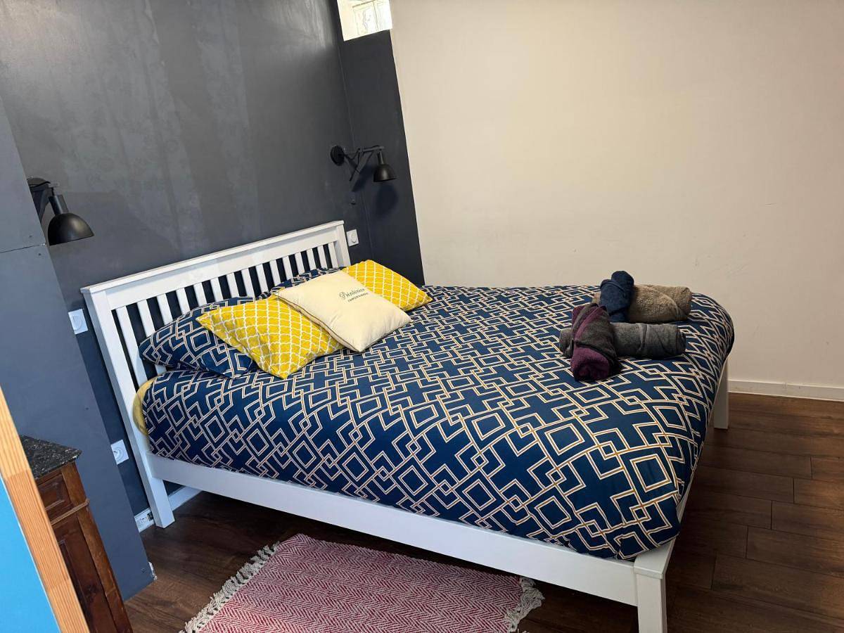 Appartement entier, Two-Bedroom Apartment in Celles-sur-Belle, Région de Niort