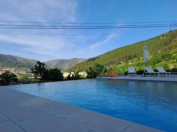 Hôtel pour 2 personnes, avec piscine ainsi que jacuzzi et jardin à Manteigas