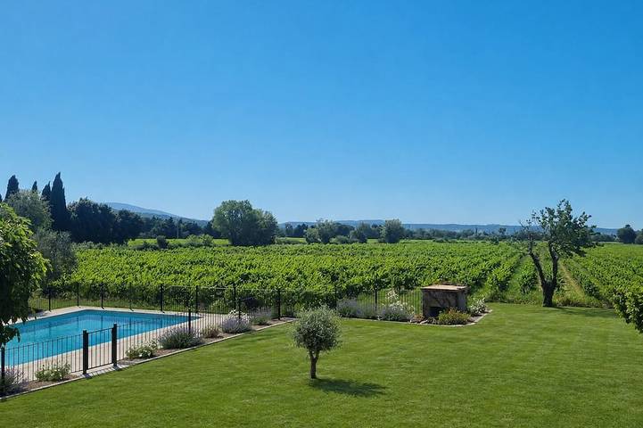 Location de vacances pour 12 personnes, avec jardin et jacuzzi à Richerenches
