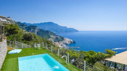 Ferienhaus für 18 Personen, mit Pool und Terrasse sowie Garten und Whirlpool in Amalfi