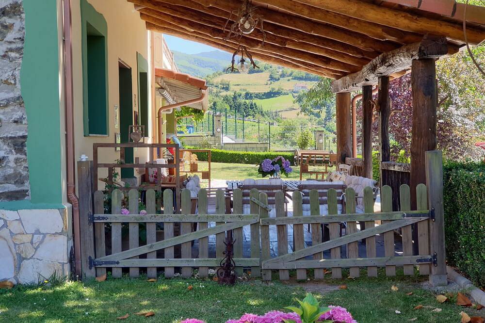 La Pumarada de Limés in Cangas del Narcea, Cordillera Cantábrica