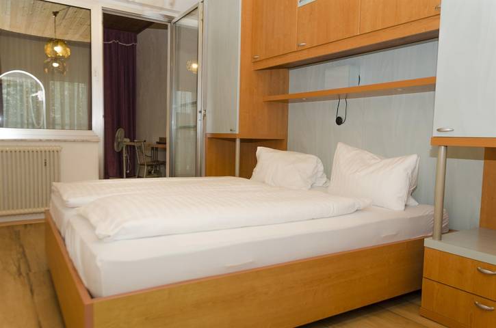 Vierbettzimmer mit Dusche, Wc in Marktgemeinde Podersdorf am See, Neusiedlersee-Hügelland