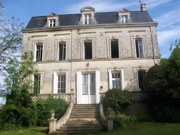 Gîte pour 9 personnes, avec vue et jardin, animaux acceptés à Pons