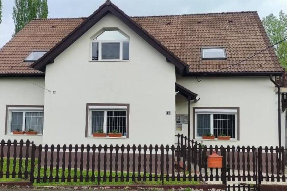 Ganze Wohnung, Gyöngyike Apartmanház Vonyarcvashegy - Two-Bedroom Apartment 1 in Vonyarcvashegy, Balaton Hochland Nationalpark