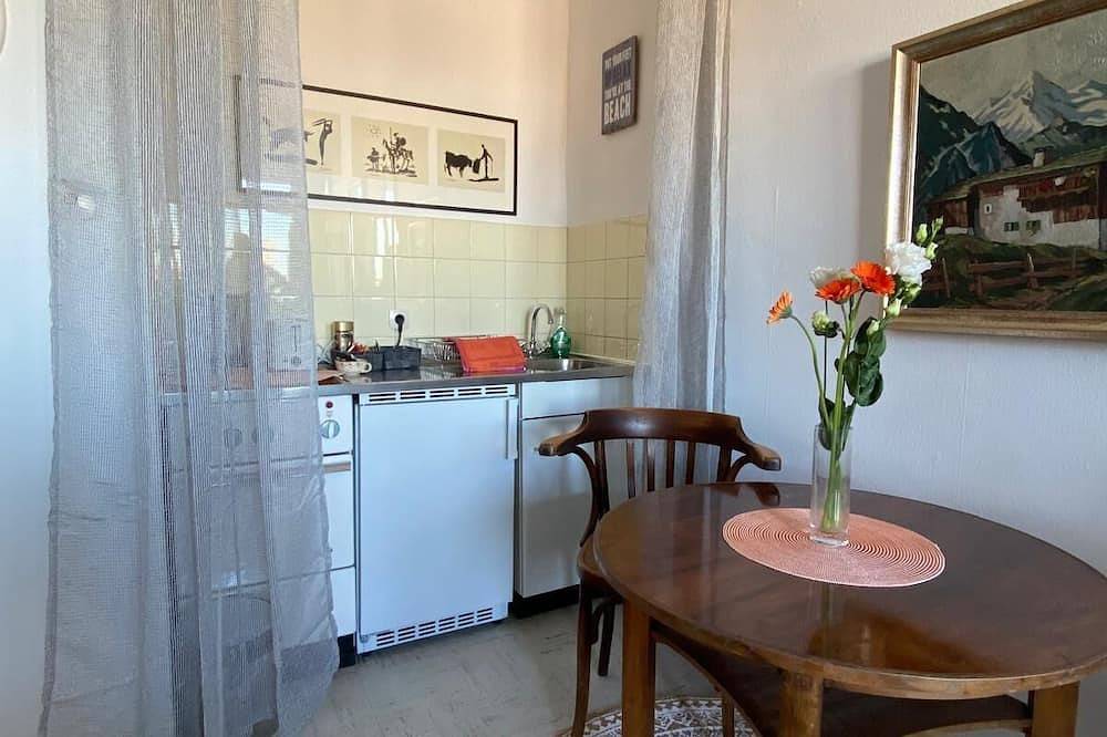 Entire apartment, Munich Best Location - Top Floor Apartment - Great Views in Munich Isarvorstadt, Munich