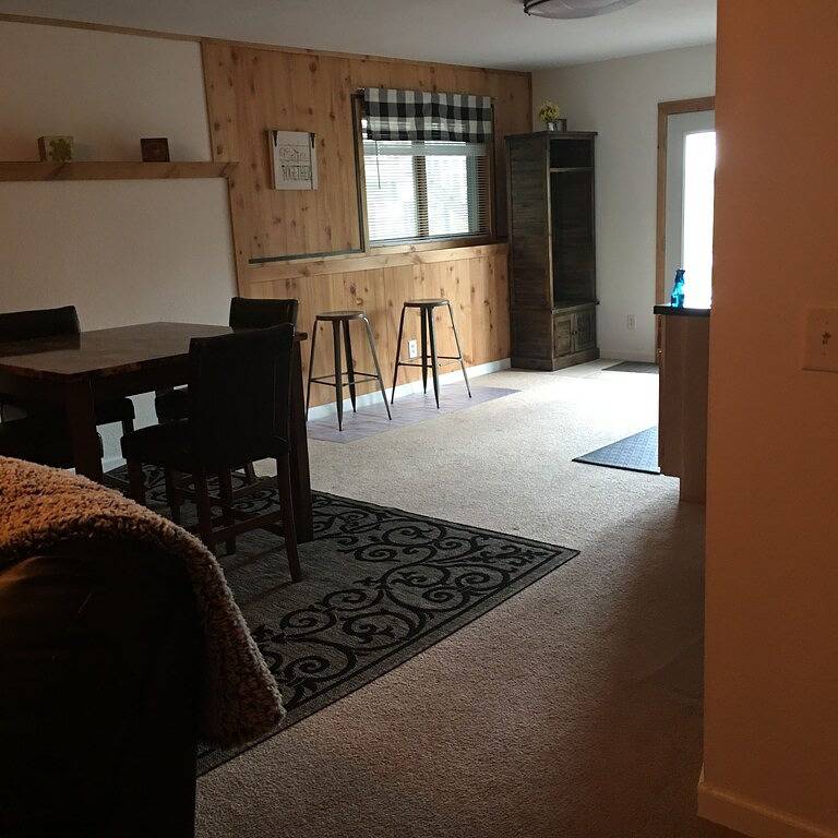 Ganze Wohnung, Wohnungseinstellung mit nettem Stil des Landes in Taylors Falls, Chisago County