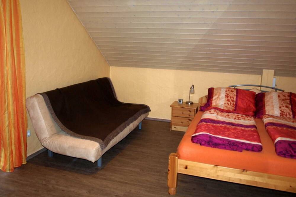 Doppelzimmer Nr. 4, ca. 22m², Etagenbad - Bea´s Gästezimmer in Europa-Park, Herbolzheim