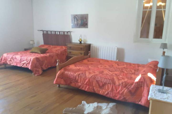 Location de vacances pour 8 personnes, avec jardin et terrasse à Ercé - 3