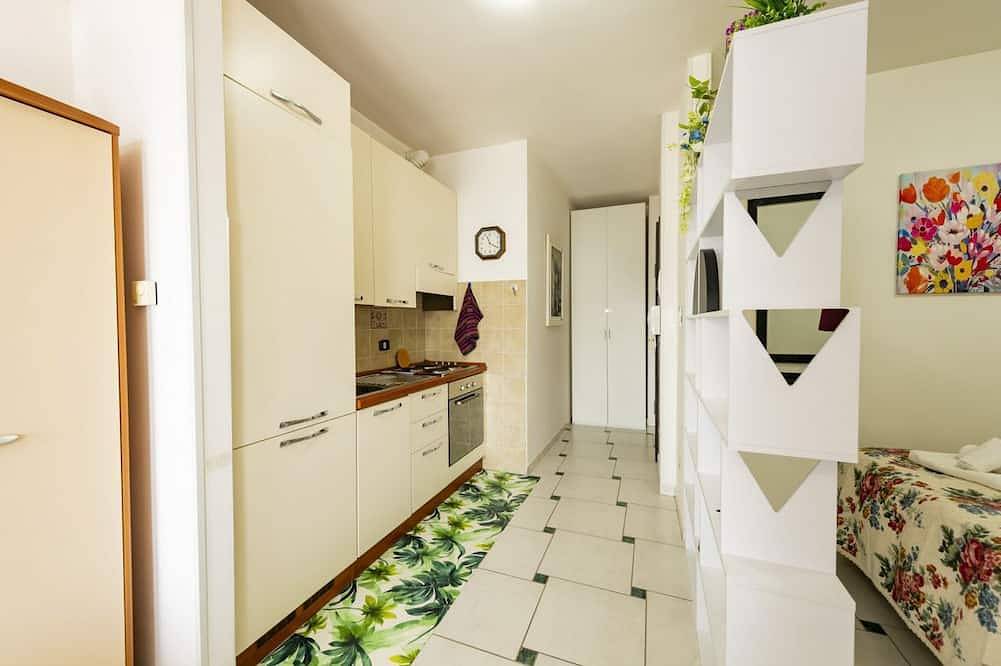 Cozy 42m2 studio apartment for 2 people, on the third floor with lift in the charming village of Tortoreto Alto. The real strong point is the private panoramic terrace for exclusive use, equipped with sea view, Bbq and solarium, ideal for moments of rela in Tortoreto und Umgebung, Adriaküste Abruzzen