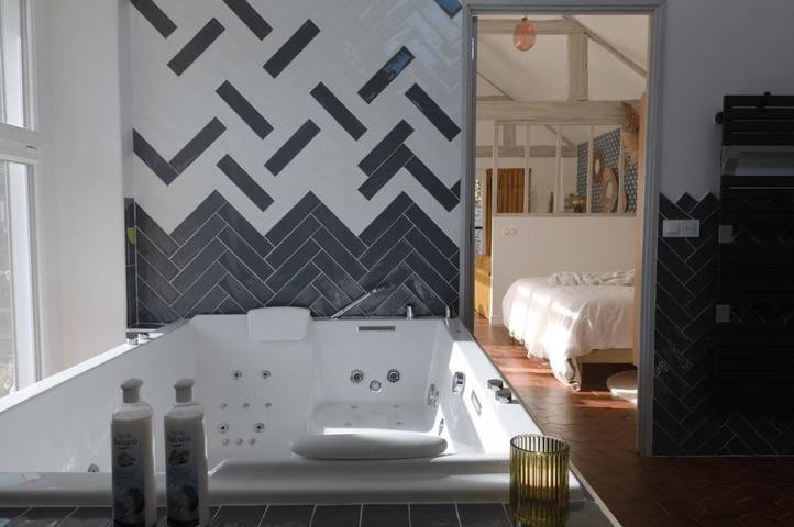 Location de vacances pour 4 personnes, avec sauna ainsi que jardin et jacuzzi à Les Essarts-le-Roi - 4