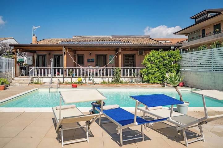 Casa vacanza per 6 persone, con terrazza e giardino in Piedimonte Etneo