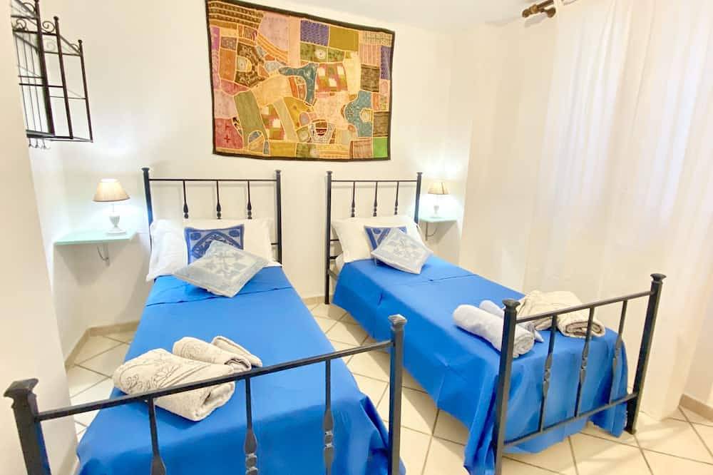 Ganze Wohnung, Gartenhaus mit Panoramablick auf das Meer, Pool, 5 Minuten vom Strand entfernt in Lu Fraili di Sopra, San Teodoro