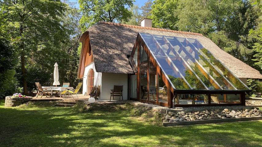 Vakantiehuis voor 4 personen, with tuin and terras as well as zwembad in Uelsen
