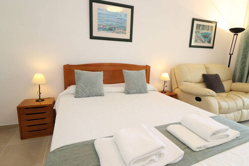 Appartamento intero, Studio Apartment with Swimming pool at São Rafael Beach - Albufeira in Albufeira, Distretto di Faro