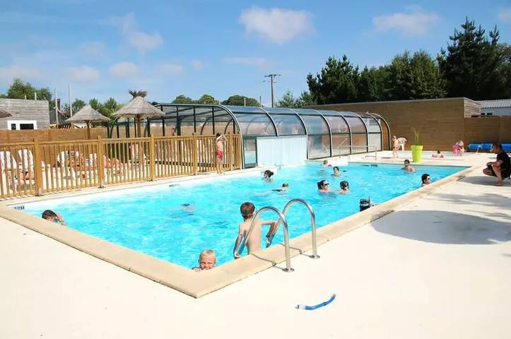 Camping pour 4 personnes, avec sauna et piscine dans Côte de Granit Rose