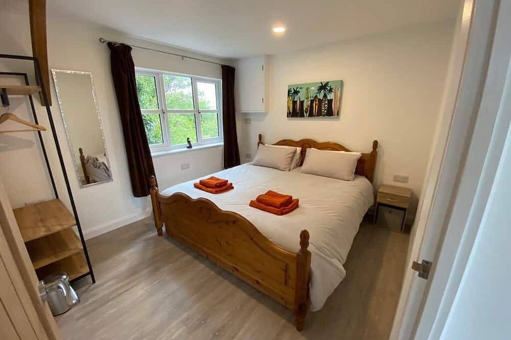 Cosy cabin, sleeps 6 close to coast path, pubs and beaches in Mortehoe, Devon