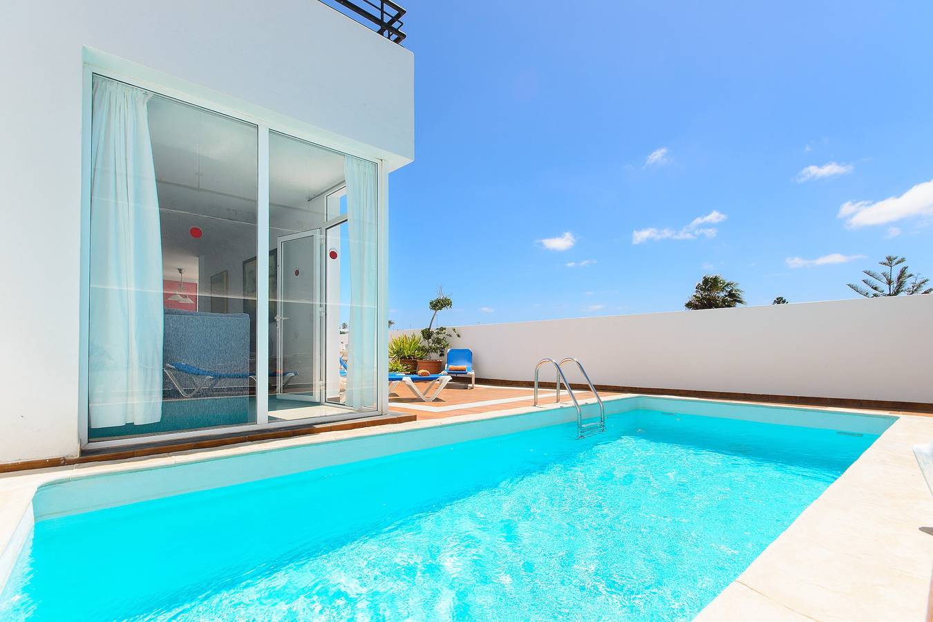 Linda casa de férias com piscina aquecida, pátio privado e óptima localização in Puerto del Carmen, Tías