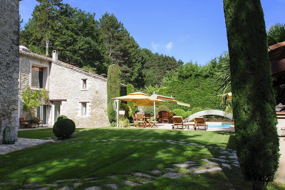 Gite Studio Standard Dans Demeure Provençale en Pleine Nature, spa et Piscine in Forcalquier, Regionaler Naturpark Luberon