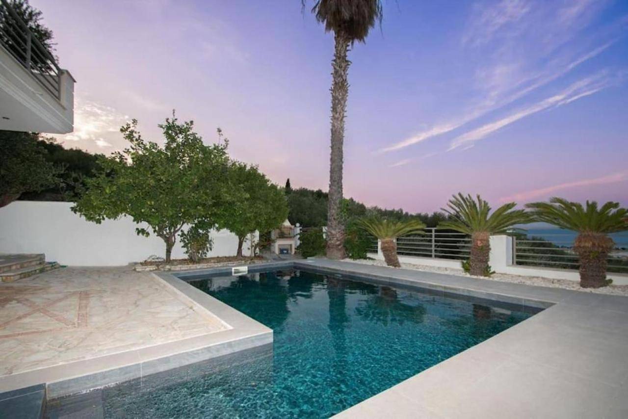 Artemis Oasis Villa with private Pool in Καταστάρι, Αλυκές