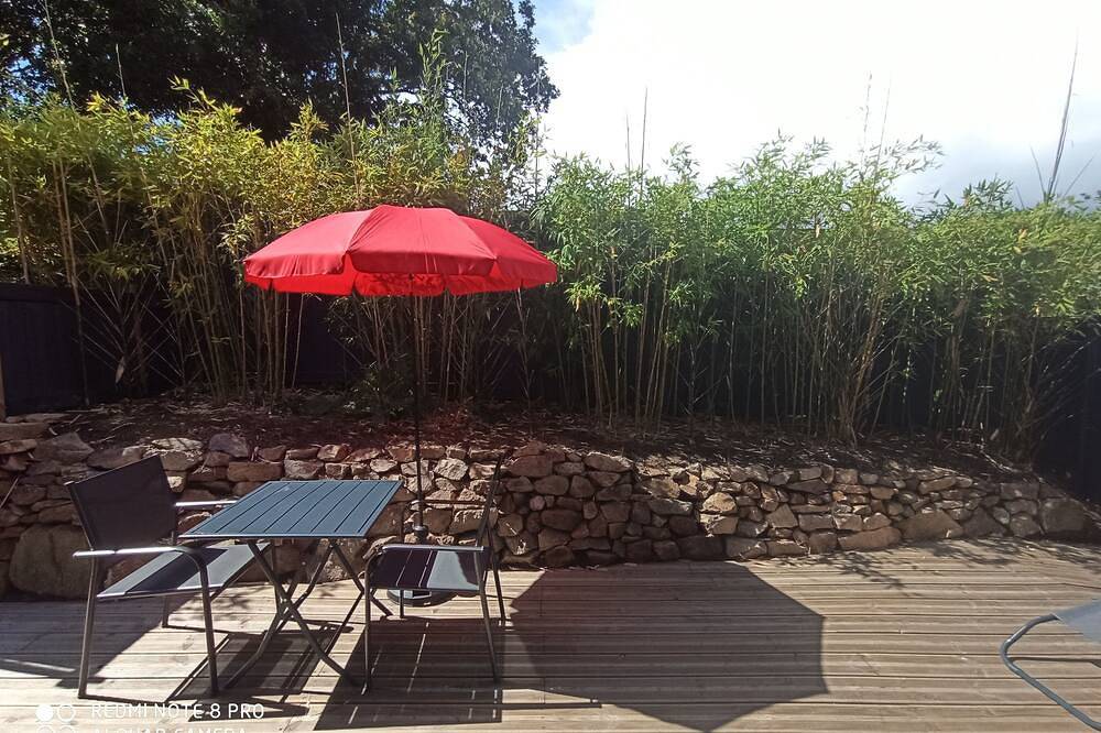 Apartamento entero, Studio 2 Pers. 25 m2 with terrace not overlooked, near beaches, port and village. in Larmor-Plage, Côte des Mégalithes