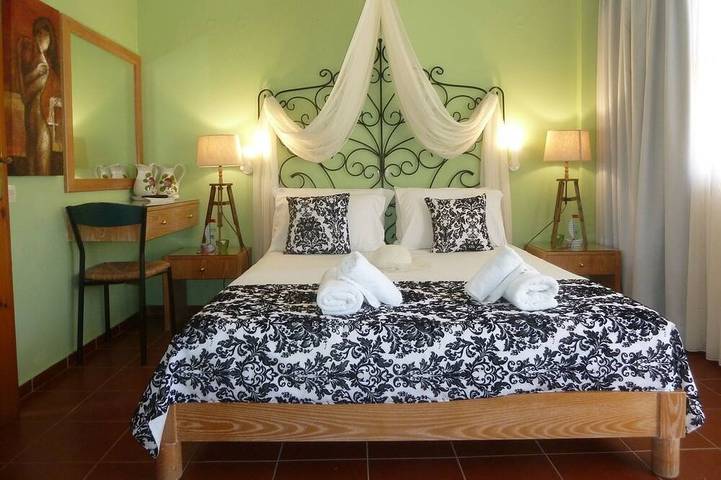 Ganze Wohnung, Farbig gestaltete Anthia-Wohnung, Blick auf den Pool, in der Nähe von Rethymno, Kreta in Atsipopoulo, Nikiforos Fokas