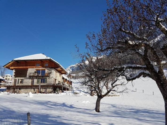 Gîte pour 4 personnes, avec vue et jardin à Montmin