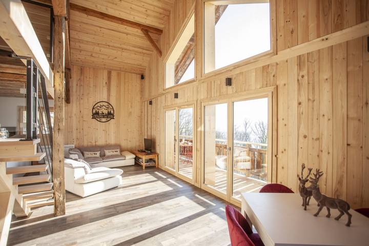 Gîte pour 12 personnes, avec jardin à Verchaix