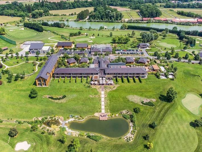 Hôtel pour 2 personnes, avec Balcon et Jacuzzi ainsi que Terrasse et Jardin dans Les Crozets