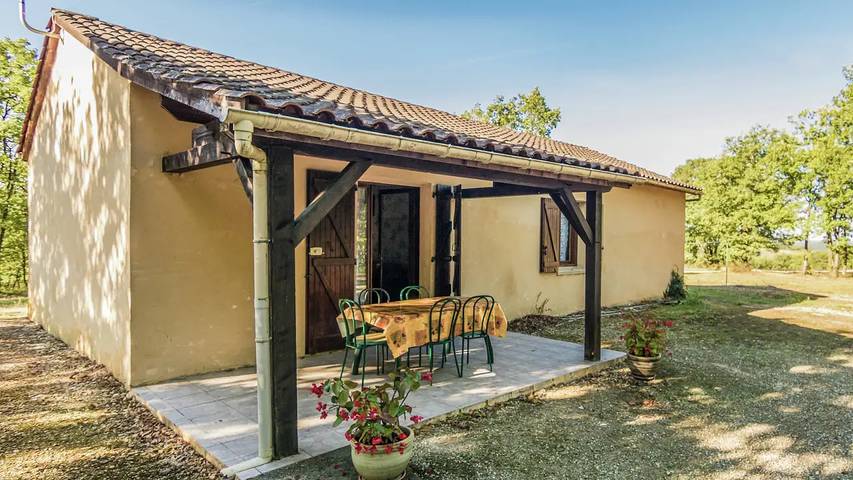 Location de vacances pour 6 personnes, avec jardin et piscine à Salignac-Eyvigues - 2